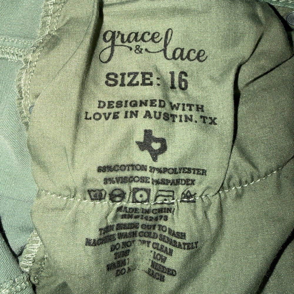 Grace & Lace Distressed Straight Leg Cropped Jeans - Picture 5 of 12